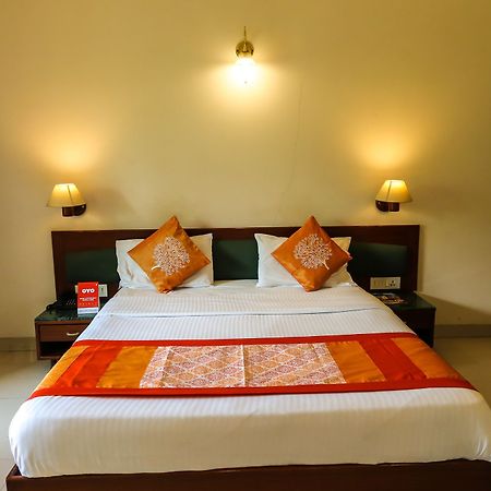 Hotel Lotus Pune Exteriör bild