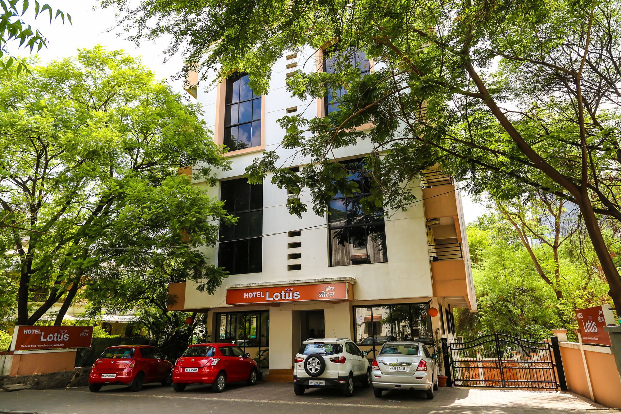 Hotel Lotus Pune Exteriör bild