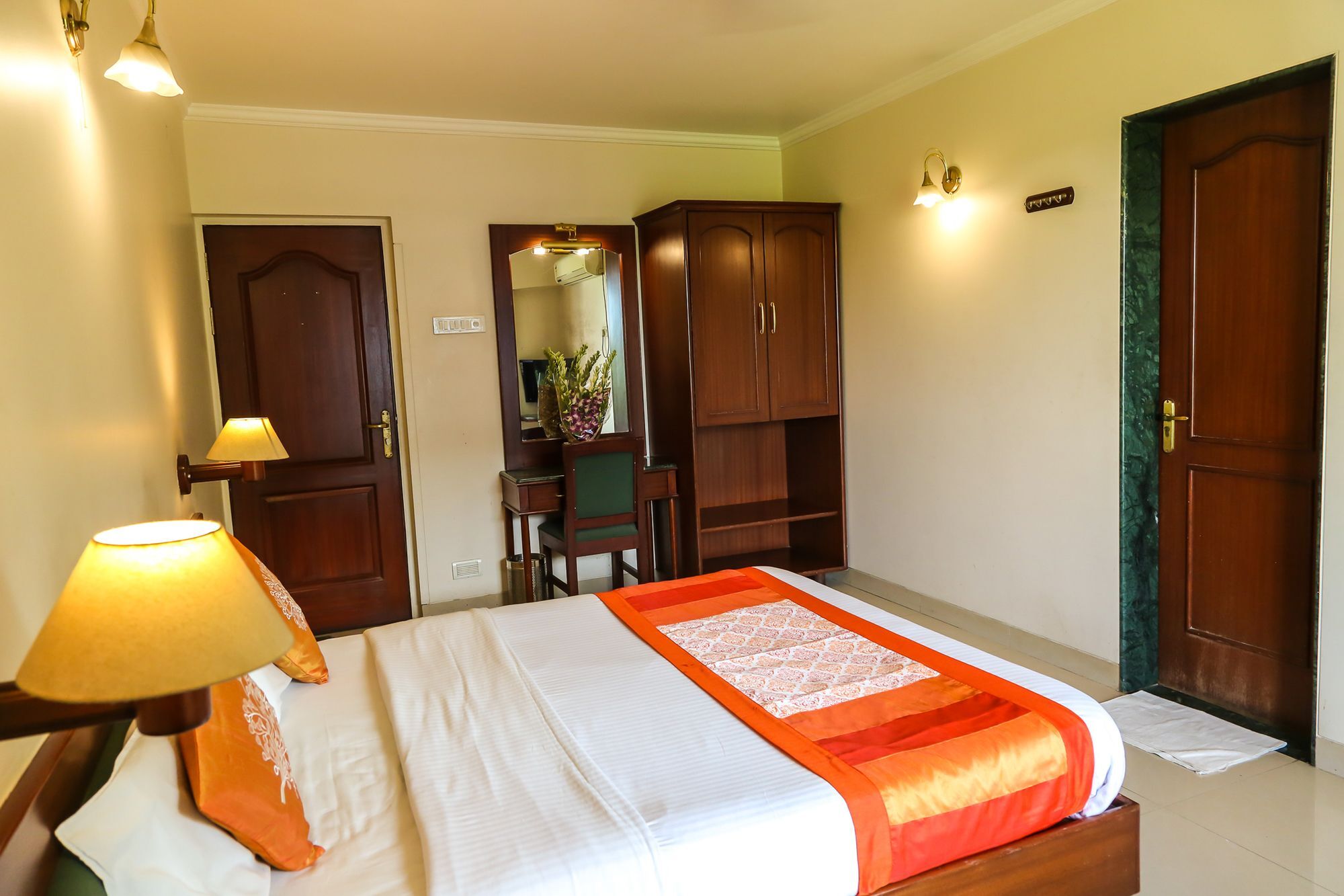 Hotel Lotus Pune Exteriör bild
