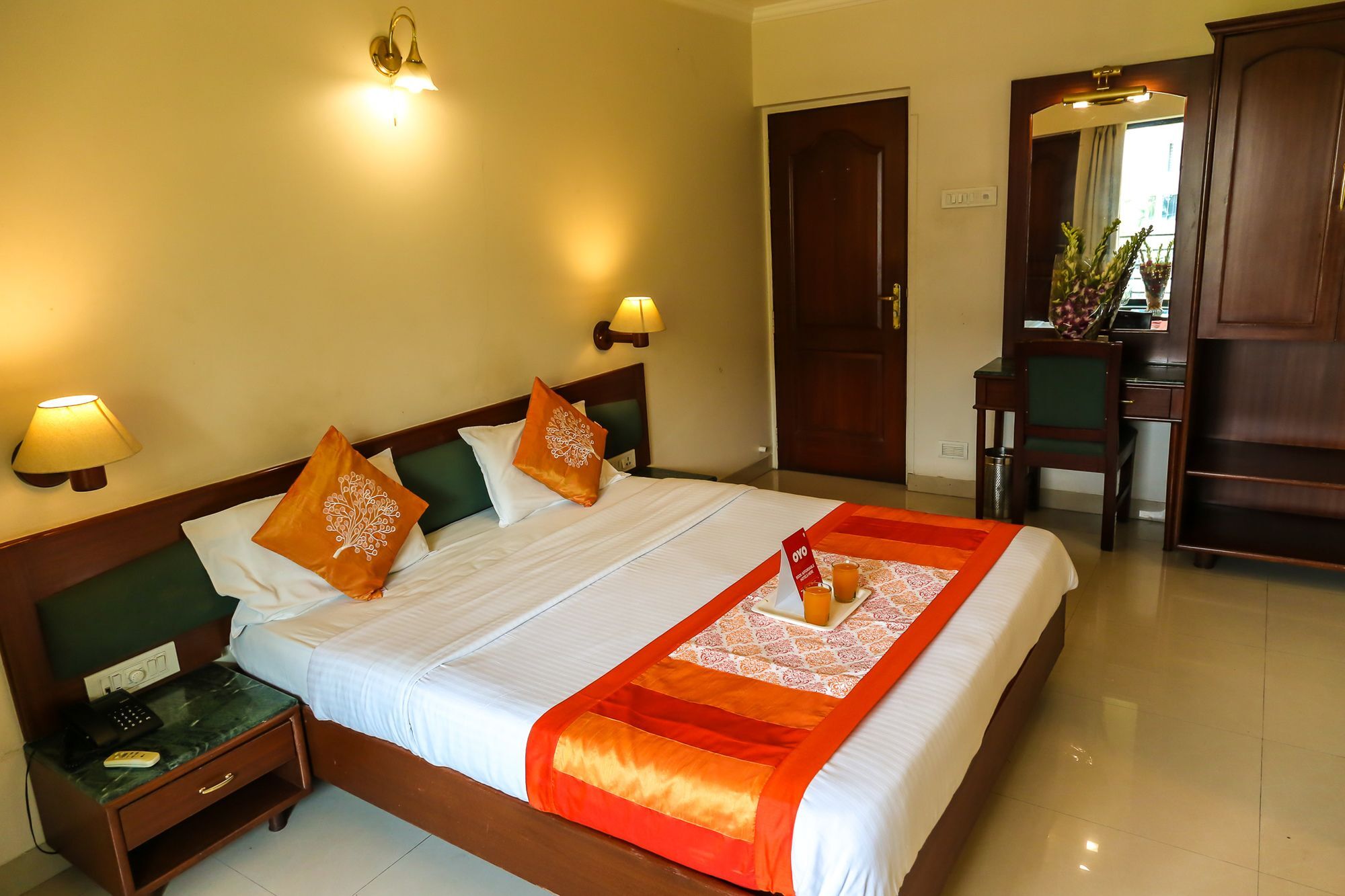 Hotel Lotus Pune Exteriör bild
